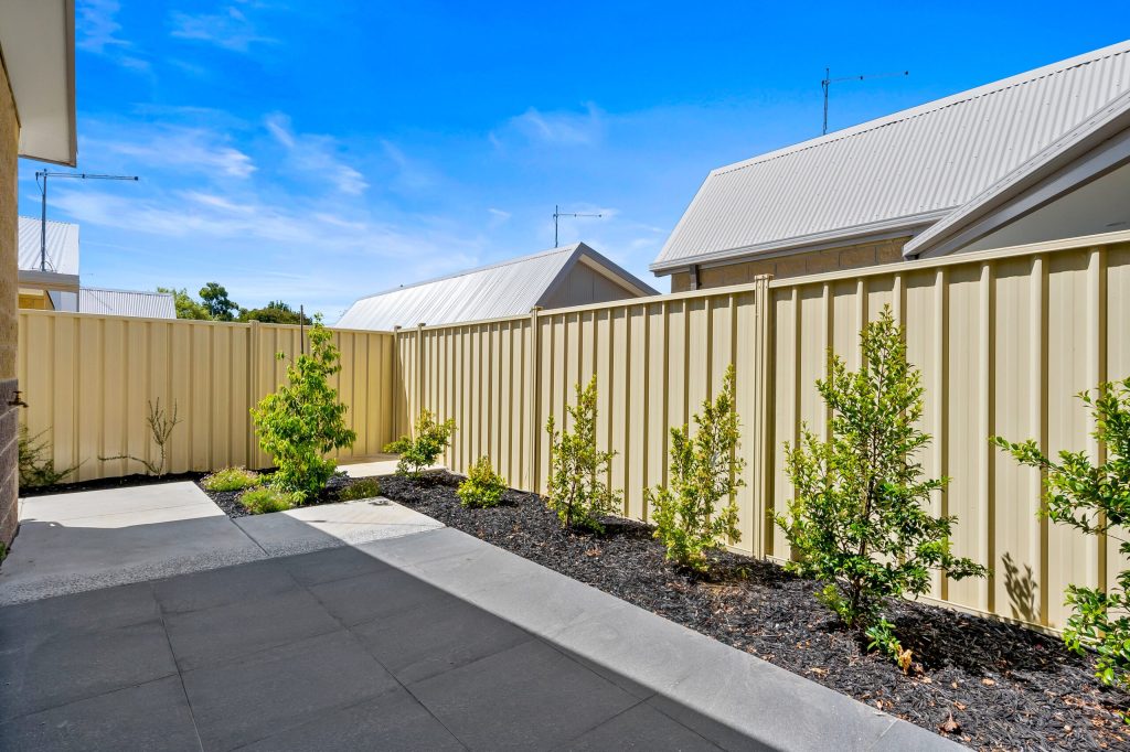 Green and peaceful Warrina village surroundings